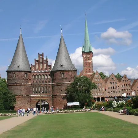 Ferienwohnung LEE im Kapitänshaus OSTSEEROSE Lübeck Exterior foto
