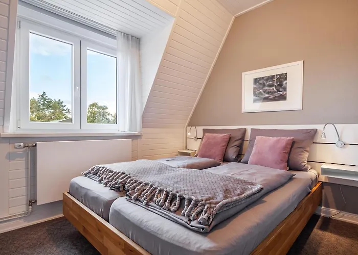 Ferienwohnung LEE im Kapitänshaus OSTSEEROSE