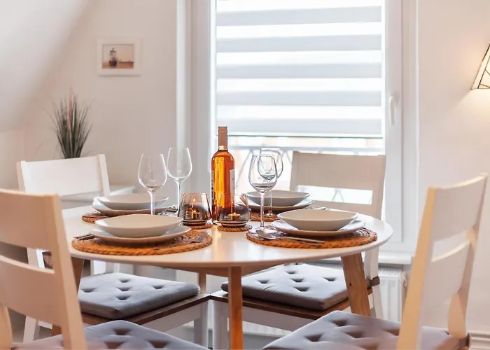 Ferienwohnung LEE im Kapitänshaus OSTSEEROSE